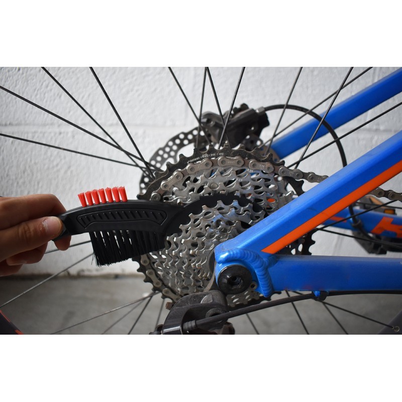 Bike chain cleaning kit